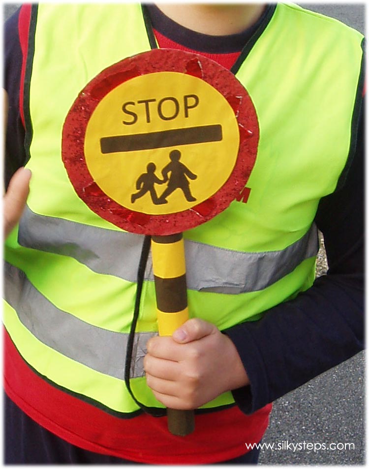 Using cardboard tubes to make road safety signs